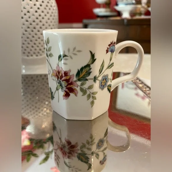 2 Andrea by Sadek Buckingham Coffee/Tea Mugs White Octagonal Floral Gold Japan - Picture 6 of 14